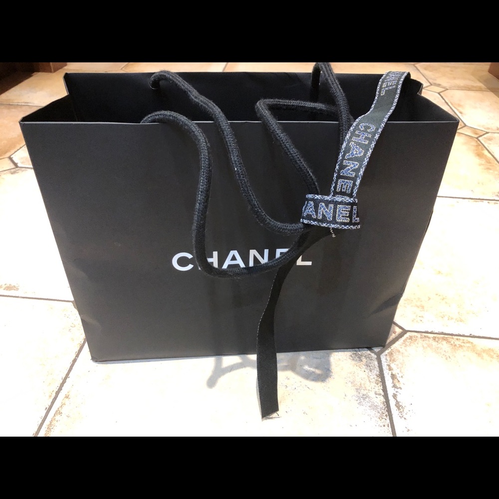Chanel gift bag 💼